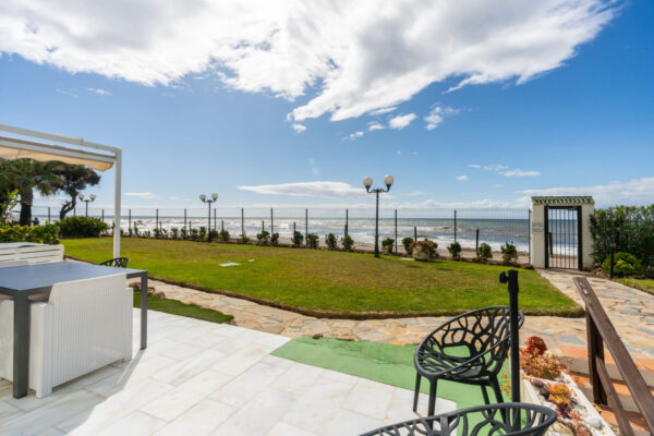 2 Bedroom Frontline Apartment in Riviera del Sol, Malaga, Spain, €429,000