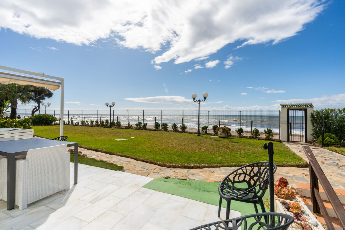 2 Bedroom Frontline Apartment in Riviera del Sol, Malaga, Spain, €429,000