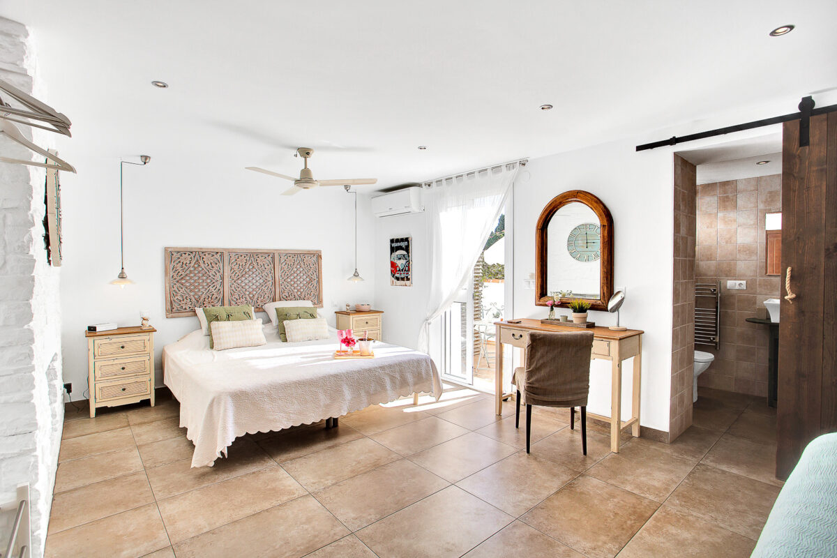 Stunning 6 Bedroom Villa with Pool in Marbella, Malaga, Spain, €2,290,000
