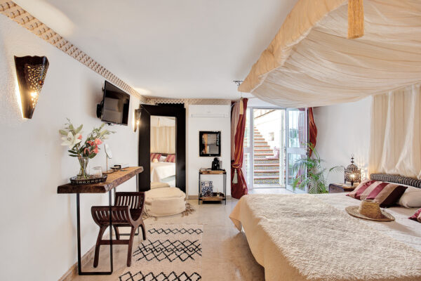 Stunning 6 Bedroom Villa with Pool in Marbella, Malaga, Spain, €2,290,000