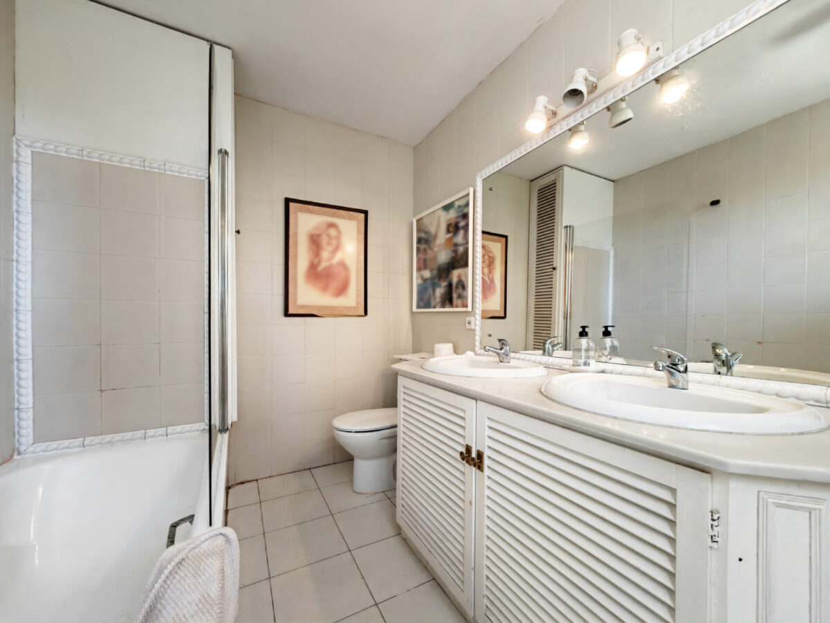 Spacious 8 Bedroom Detached Villa for sale in Calahonda, Mijas Costa, €2,350,000