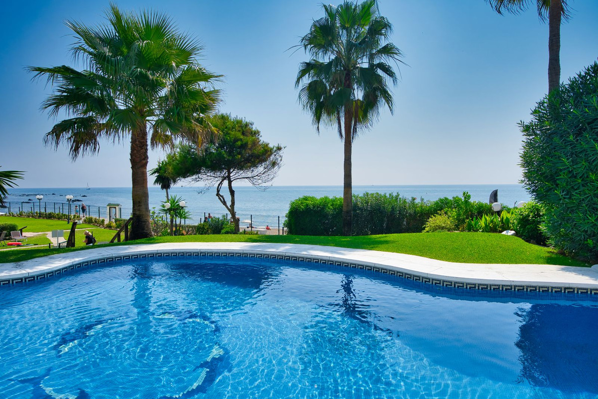 2 Bedroom Frontline Apartment in Riviera del Sol, Malaga, Spain, €429,000