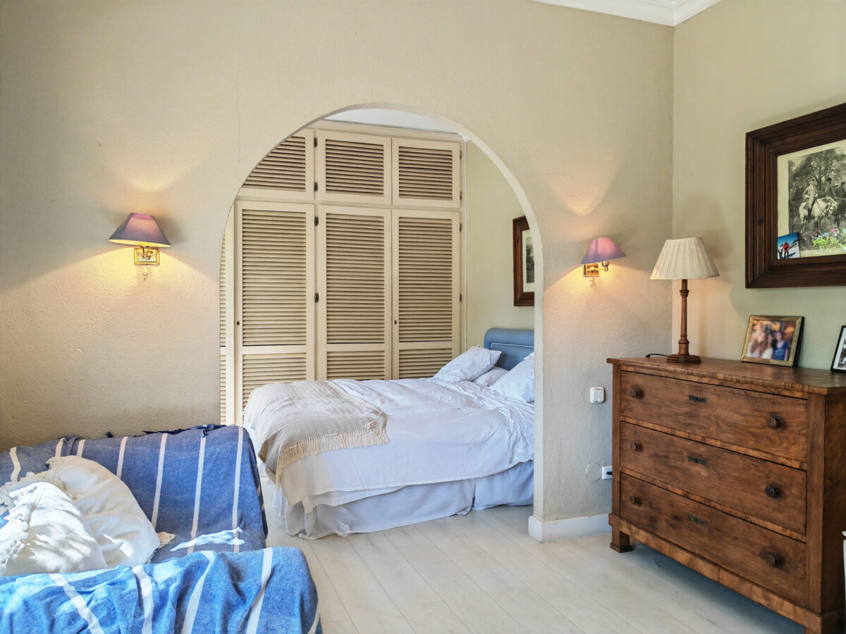 Spacious 8 Bedroom Detached Villa for sale in Calahonda, Mijas Costa, €2,350,000