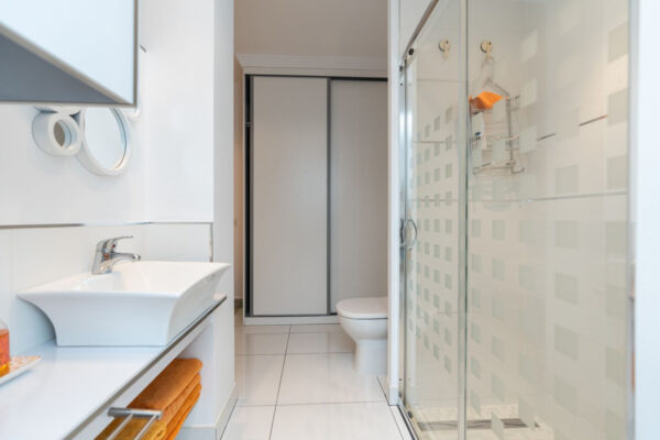 2 Bedroom Frontline Apartment in Riviera del Sol, Malaga, Spain, €429,000