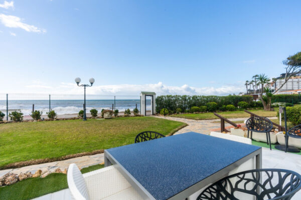 2 Bedroom Frontline Apartment in Riviera del Sol, Malaga, Spain, €429,000