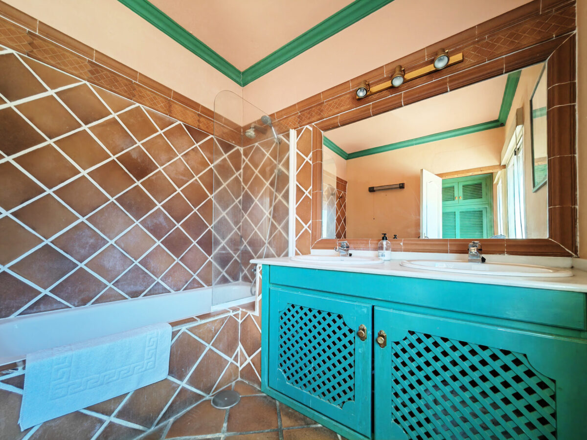 Spacious 8 Bedroom Detached Villa for sale in Calahonda, Mijas Costa, €2,350,000