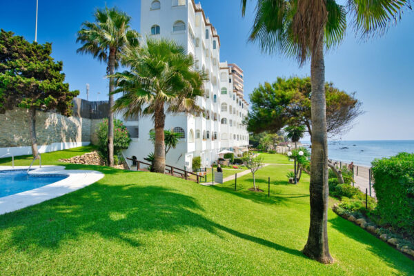 2 Bedroom Frontline Apartment in Riviera del Sol, Malaga, Spain, €429,000