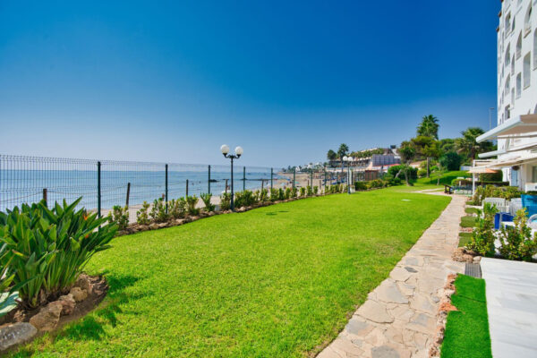 2 Bedroom Frontline Apartment in Riviera del Sol, Malaga, Spain, €429,000