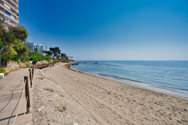 2 Bedroom Frontline Apartment in Riviera del Sol, Malaga, Spain, €429,000