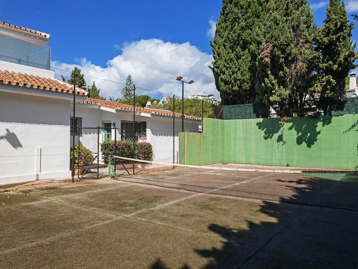 Spacious 8 Bedroom Detached Villa for sale in Calahonda, Mijas Costa, €2,350,000