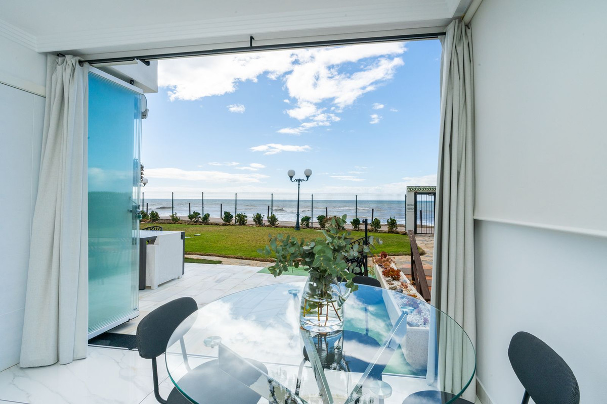 2 Bedroom Frontline Apartment in Riviera del Sol, Malaga, Spain, €429,000