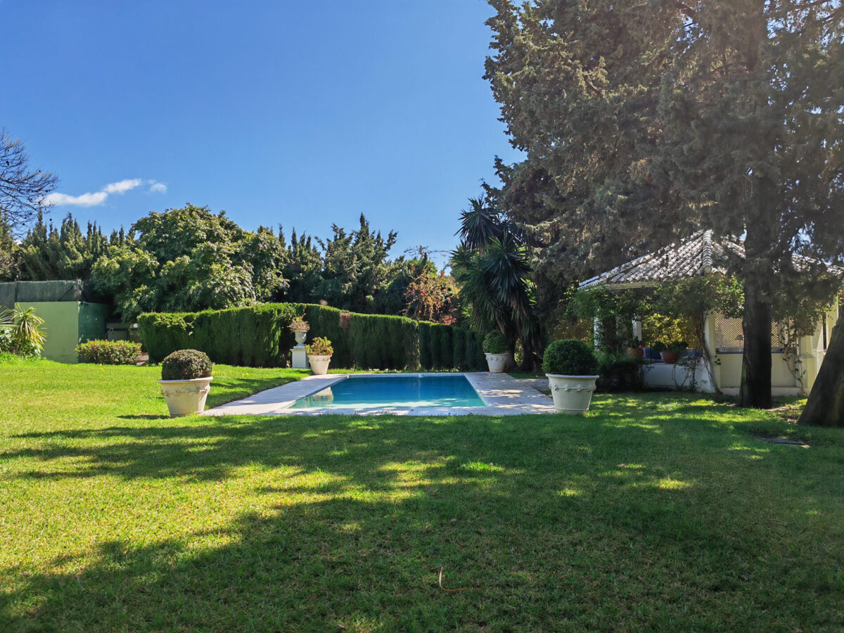 Spacious 8 Bedroom Detached Villa for sale in Calahonda, Mijas Costa, €2,350,000