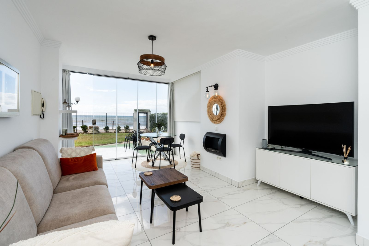 2 Bedroom Frontline Apartment in Riviera del Sol, Malaga, Spain, €429,000