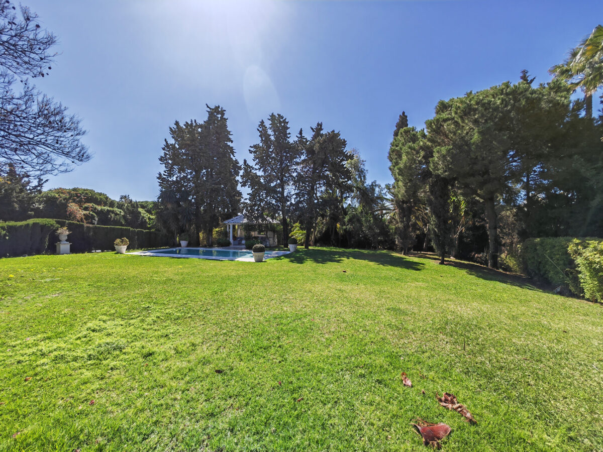 Spacious 8 Bedroom Detached Villa for sale in Calahonda, Mijas Costa, €2,350,000