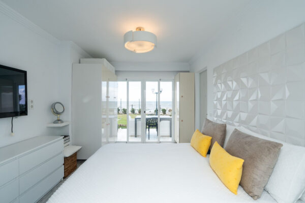 2 Bedroom Frontline Apartment in Riviera del Sol, Malaga, Spain, €429,000