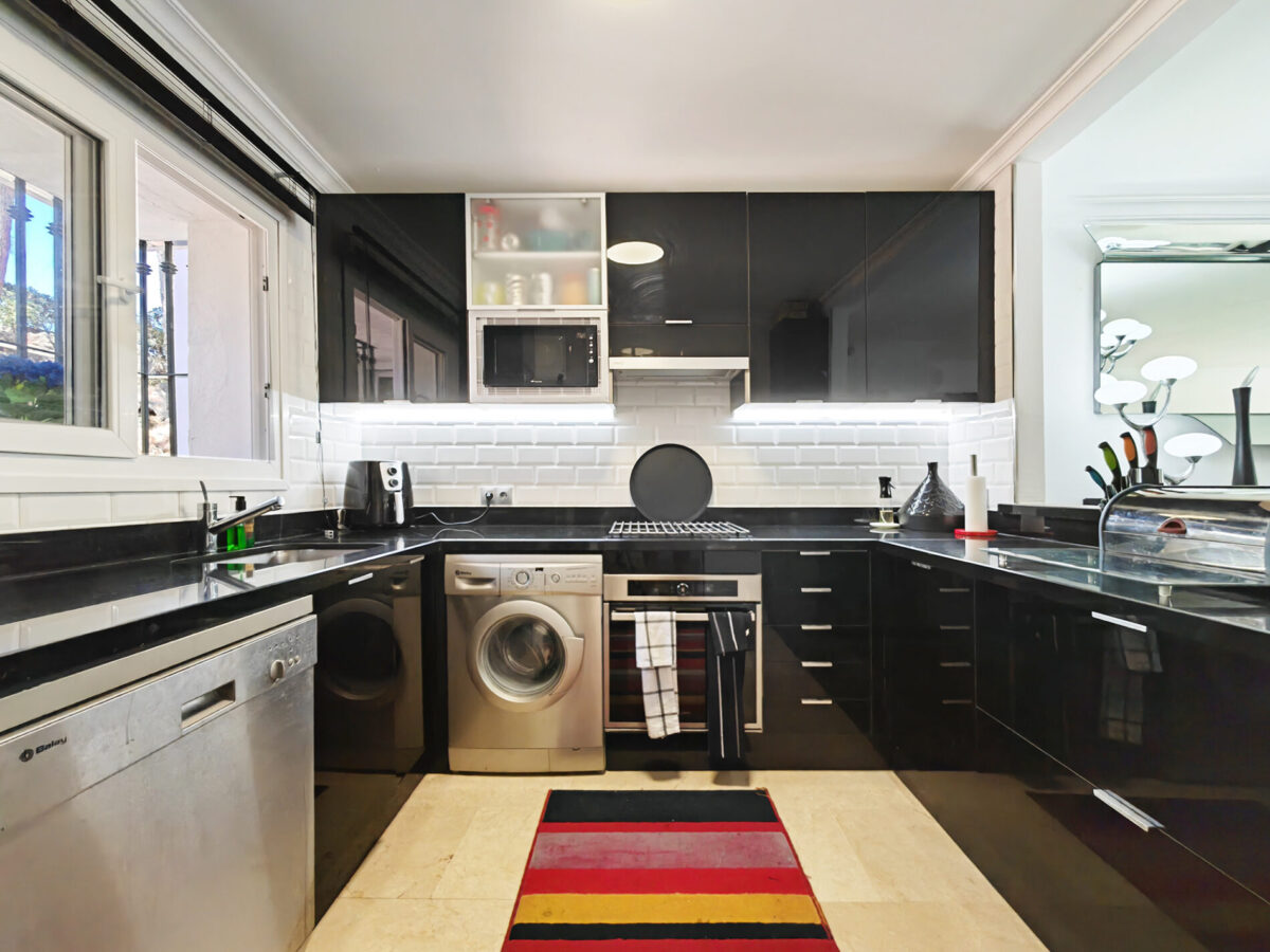 Spacious 2 Bedroom Townhouse in El Parasio, Estepona, Málaga, Spain, €465,000