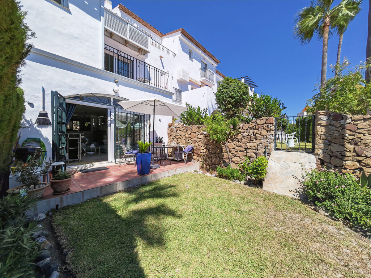 Spacious 2 Bedroom Townhouse in El Parasio, Estepona, Málaga, Spain, €465,000